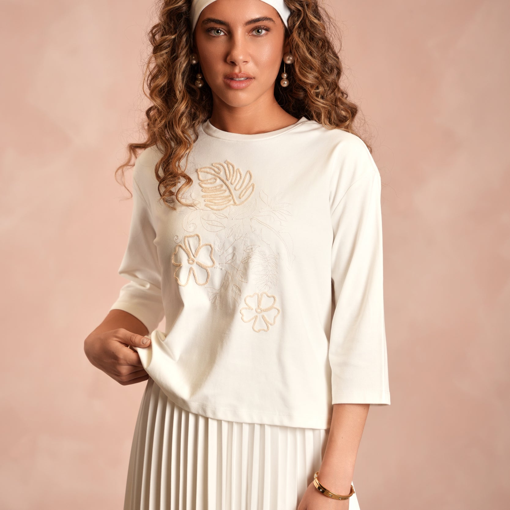 Thread Embroidery Tee