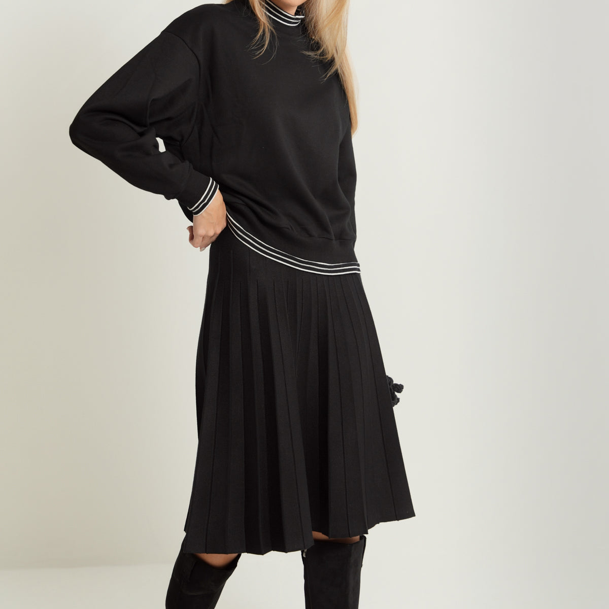 Knit Pleated Skirt 25"