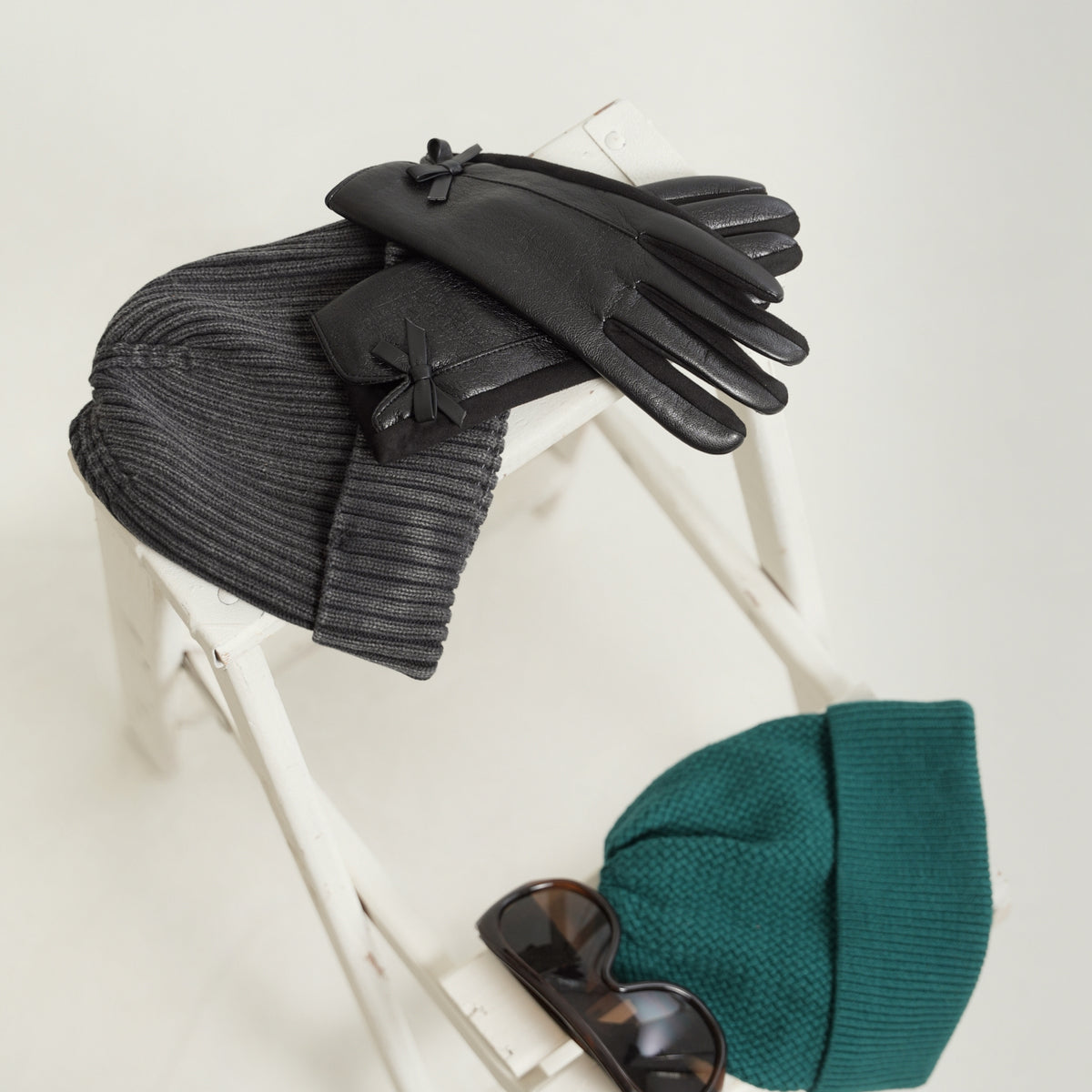 Leather Glove w/ Bow