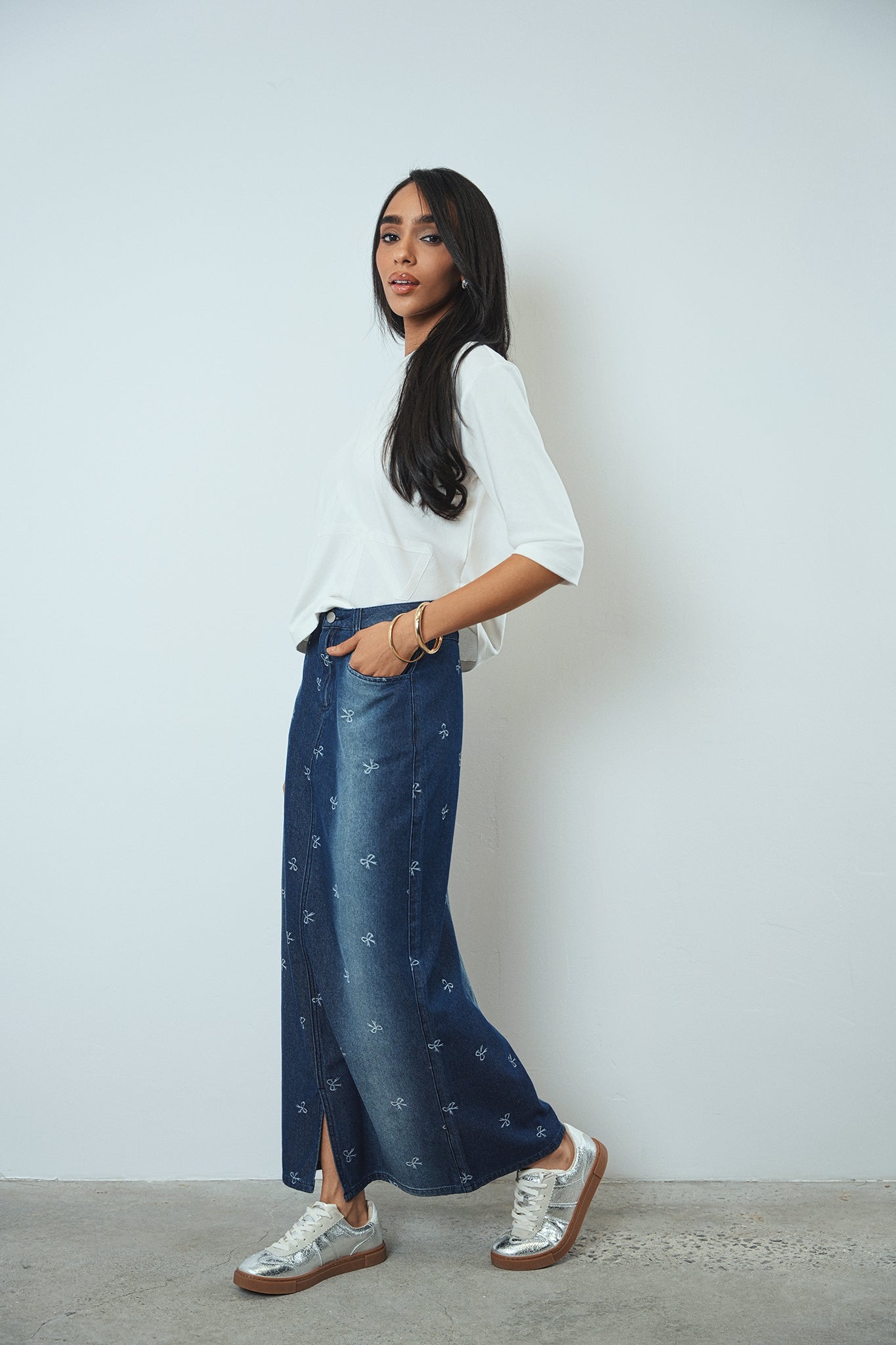 【Anyone more】Diven Black Blue Denim Skirt Plus Size Mid-Rise Distressed Medium Wash Denim Mini Skirt