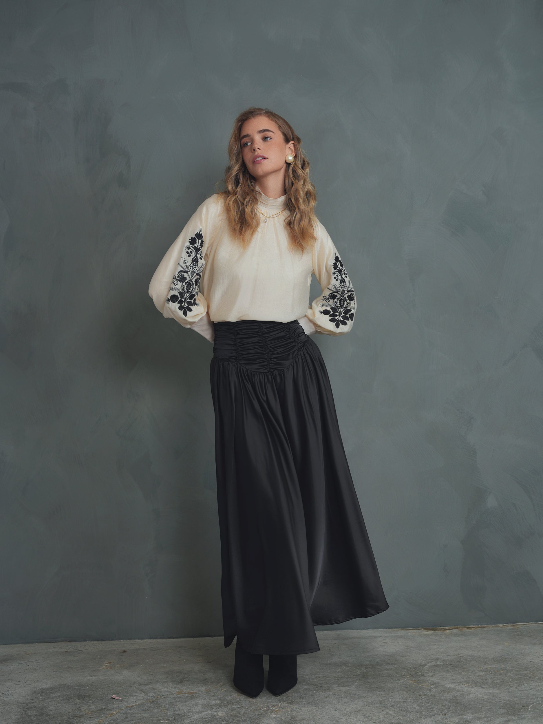 Embroidery Mock Neck Top – udelny.com